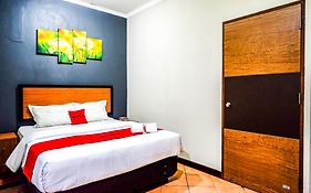 Reddoorz Plus Near Amplaz Yogyakarta